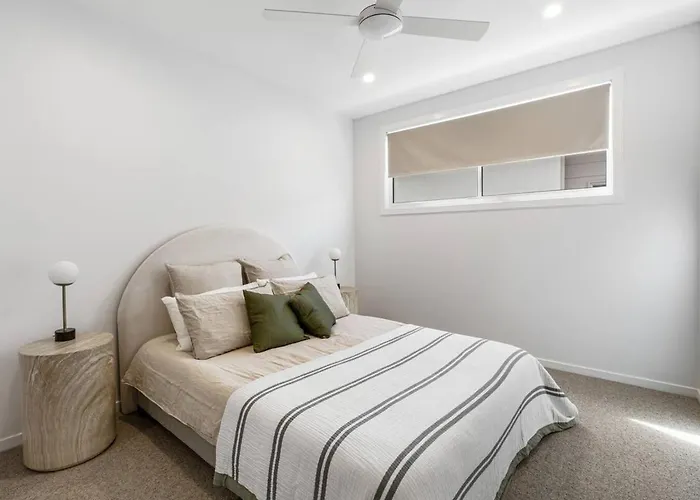 Arvia Villa Koala Park 3 Bedroom Luxury Townhouse In Burleigh Heads With Private Roof Terrace & Views Over Tallebudgera & Burleigh Headland